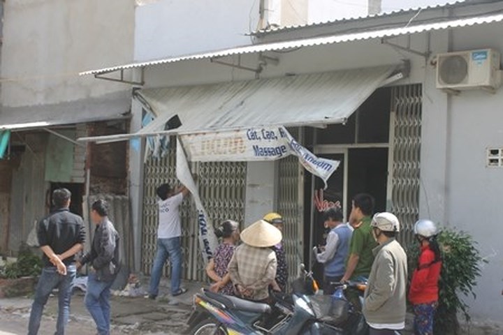 Hiện trường vụ chủ tiệm hớt tóc, massage bị sát hại trong đêm